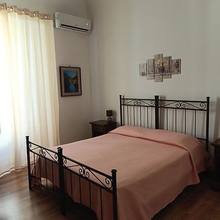 Arco Del Vescovo 1 Hotel Acireale Bagian luar foto